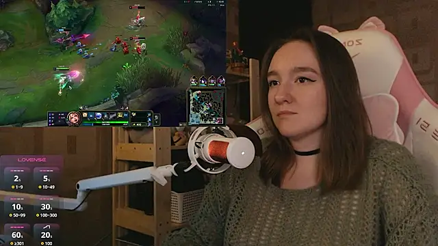 MoonlishSiren online show from March 19, 7:40 pm