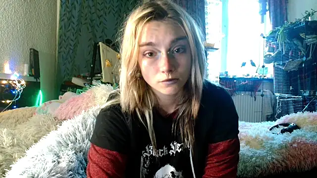 Sophie Bell online show from May 1, 4:10 pm