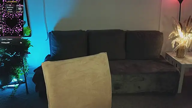 Freckle Diyana online show from February 5, 9:51 pm