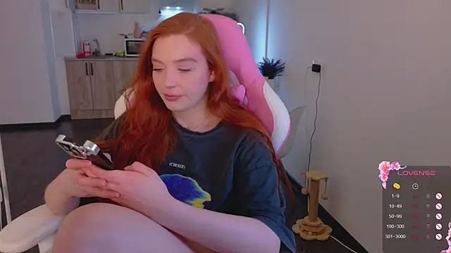 cinnabon girls online show from April 8, 5:04 pm