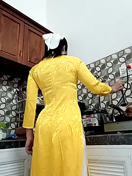    Erin    online show from February 18, 3:27 am