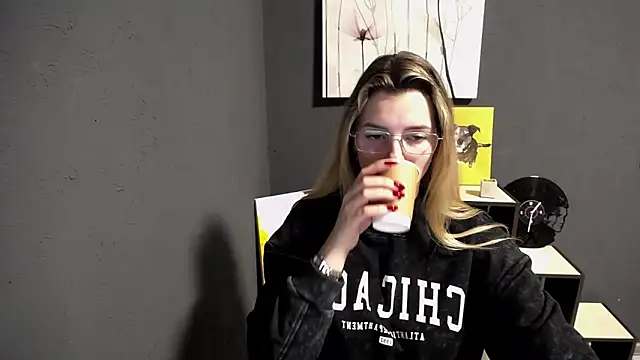 lady olivia  online show from March 12, 1:36 pm