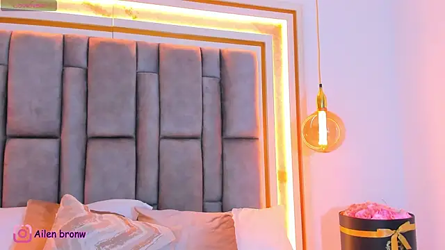 elianabrown online show from September 15, 11:23 pm