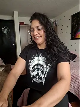 Thaliacooper  online show from April 10, 6:25 pm