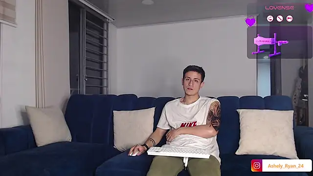 ashely ryan24 online show from September 13, 12:40 am