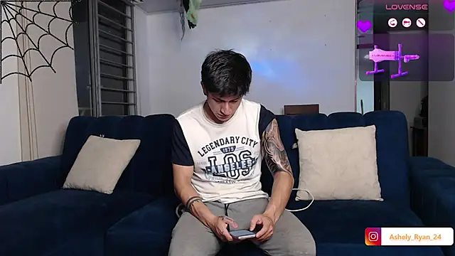 ashely ryan24 online show from October 18, 12:03 am