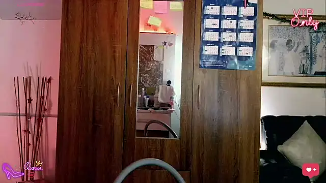 LauGrayJ online show from January 15, 1:00 am