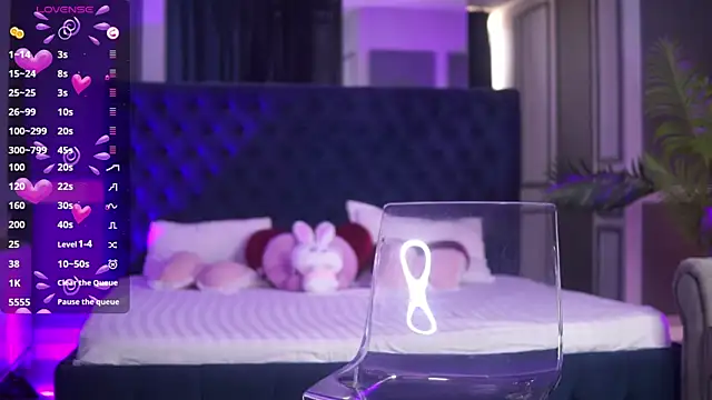 MissKiarra online show from September 15, 7:49 am