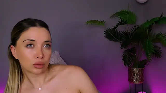 Jessielle online show from April 23, 2:19 pm