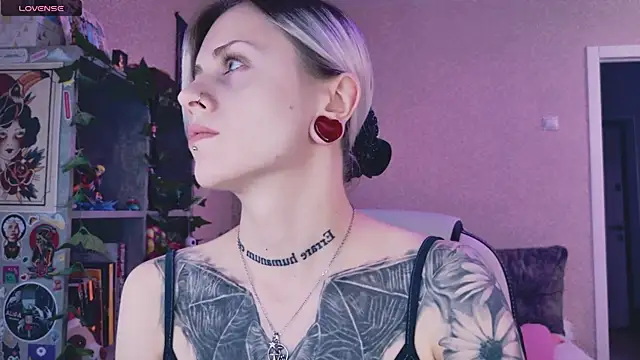 NaniMoore online show from February 25, 5:44 pm