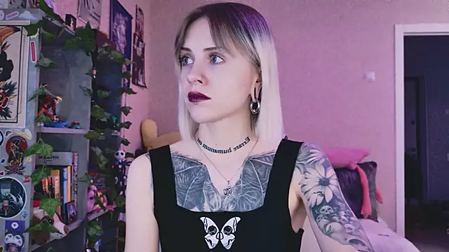 NaniMoore online show from April 28, 8:13 pm