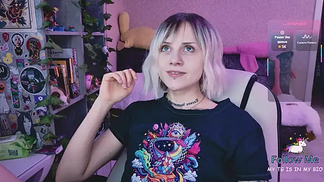 NaniMoore online show from March 31, 8:20 pm