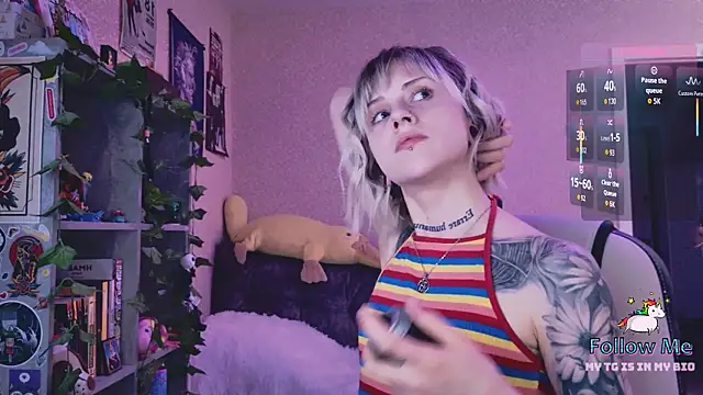 NaniMoore online show from April 4, 9:13 pm