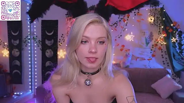 Moonlight Mia online show from November 15, 9:49 pm