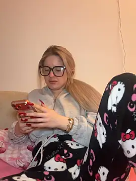 Holly-Glamour online show from February 7, 4:11 pm