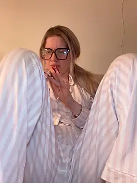 Holly-Glamour online show from February 14, 2:35 am