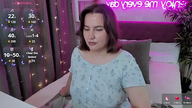 FeralPeach online show from September 11, 7:09 am