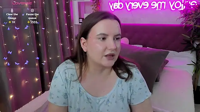 FeralPeach online show from April 5, 7:40 am