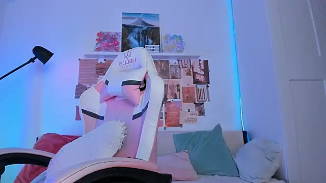 Mia Madden online show from February 28, 3:17 am