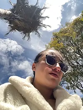 Ady 18 online show from September 25, 6:17 pm