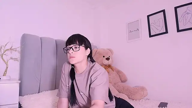 DannaHyde online show from March 25, 8:45 pm