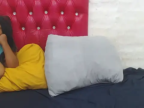 MILKYLONGPUSSYLIPSS online show from January 9, 9:13 am