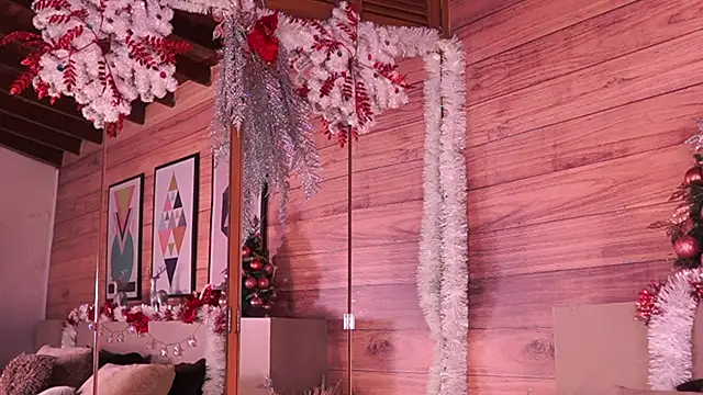 IzzyWild online show from December 22, 11:35 am