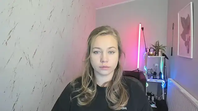 holly xglam online show from October 7, 6:23 pm