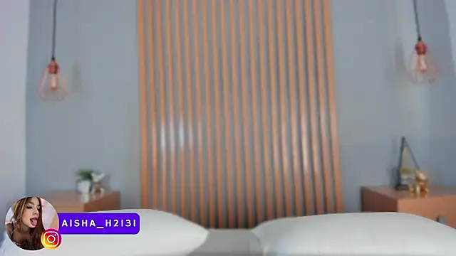 aisha h  online show from October 9, 8:24 pm