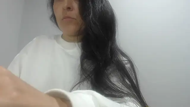 naughthyany16 online show from December 14, 2:28 am