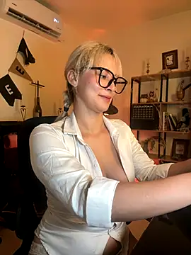 Ramona Flower online show from October 14, 1:19 am