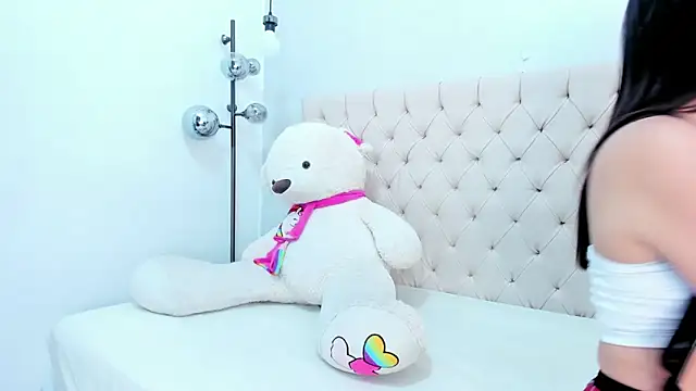 Victoria Coleman online show from February 24, 7:45 pm