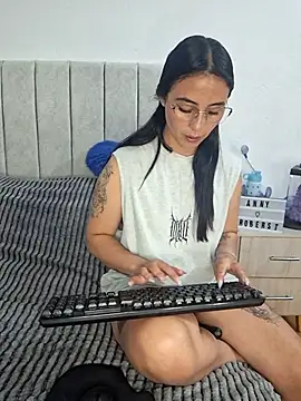 anny roberts online show from May 27, 8:06 pm