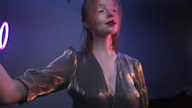 ginger hugs online show from December 1, 10:34 pm