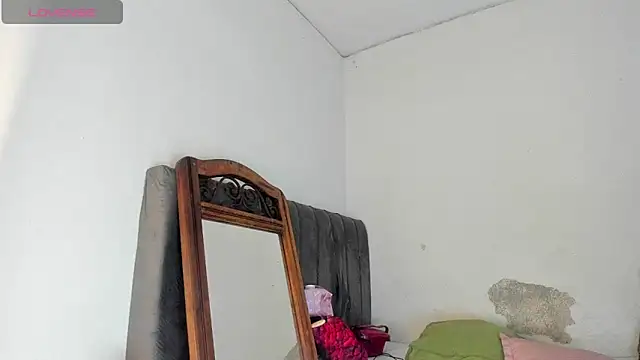 latinaStepmom online show from September 9, 11:26 pm