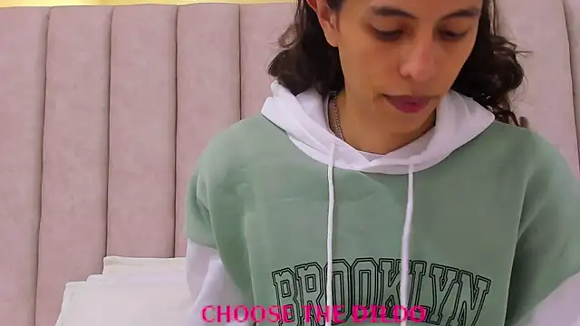 FreyaMoller online show from September 19, 7:46 pm