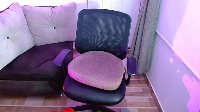 milfrousse online show from October 6, 9:59 am