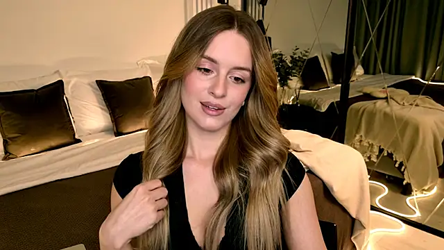 RozzitaBedberry online show from April 13, 11:44 am