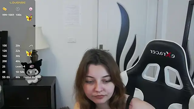 pretty little thing online show from April 30, 6:24 pm