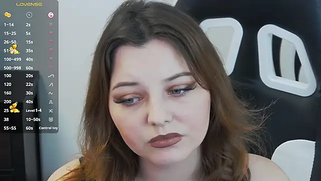 pretty little thing online show from April 26, 7:11 pm