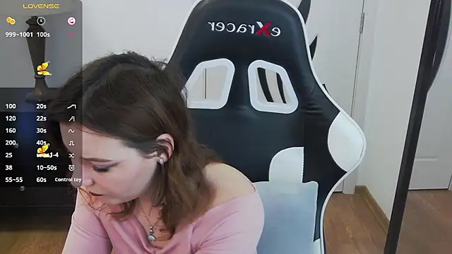 pretty little thing online show from February 19, 5:34 pm