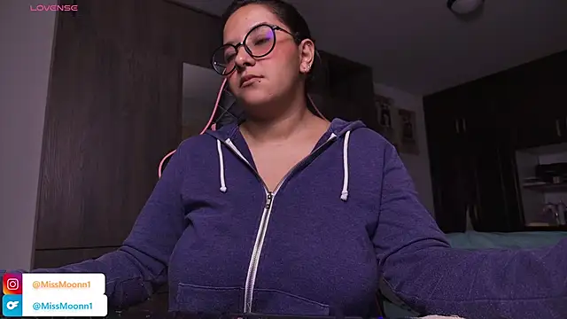 Steph moon  online show from September 19, 12:20 am