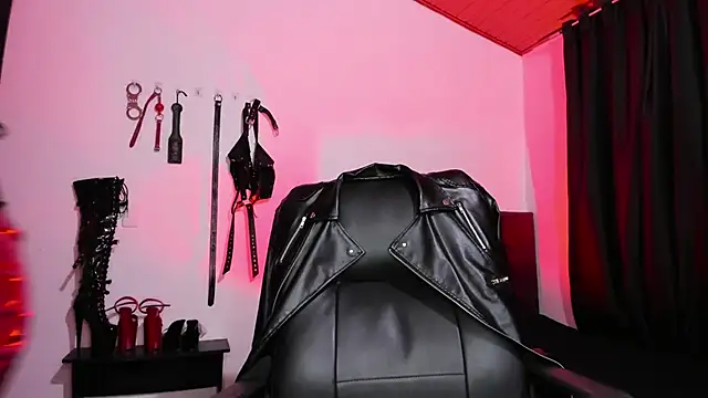 MistressVenena online show from October 3, 8:36 pm