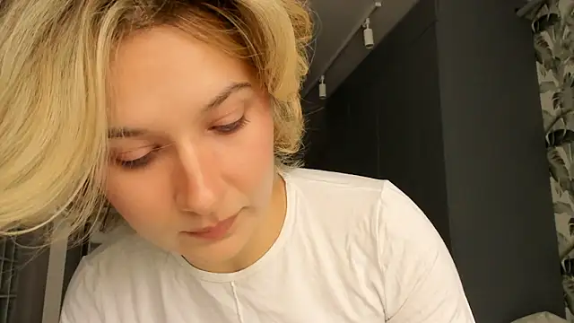 Lilith lutherlow online show from January 10, 1:16 pm