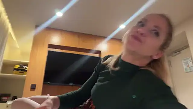 missdaisydiamond777 online show from November 15, 8:21 pm