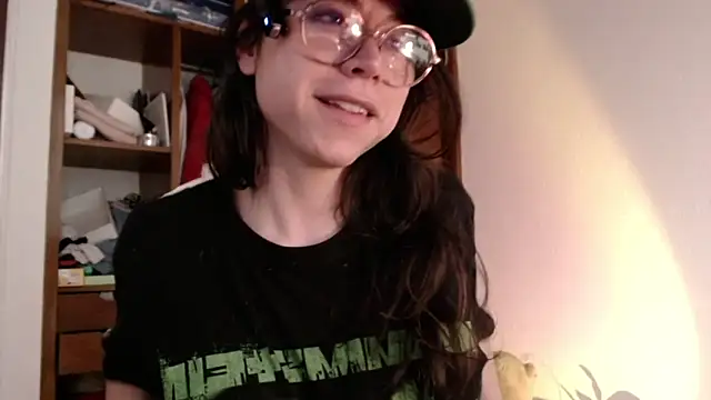 emily pearl  online show from October 11, 9:28 pm