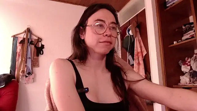 emily pearl  online show from November 5, 8:47 pm