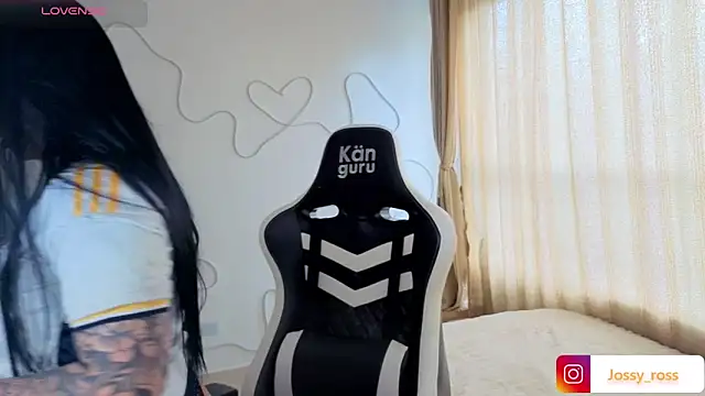 Victoryyy  online show from April 7, 8:44 pm