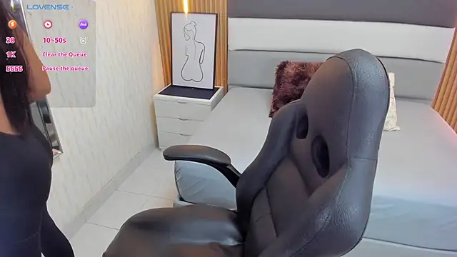 SUZETMONACO online show from October 8, 7:40 pm