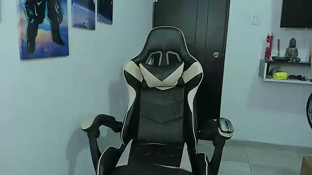 naomi berckley online show from October 15, 7:22 am